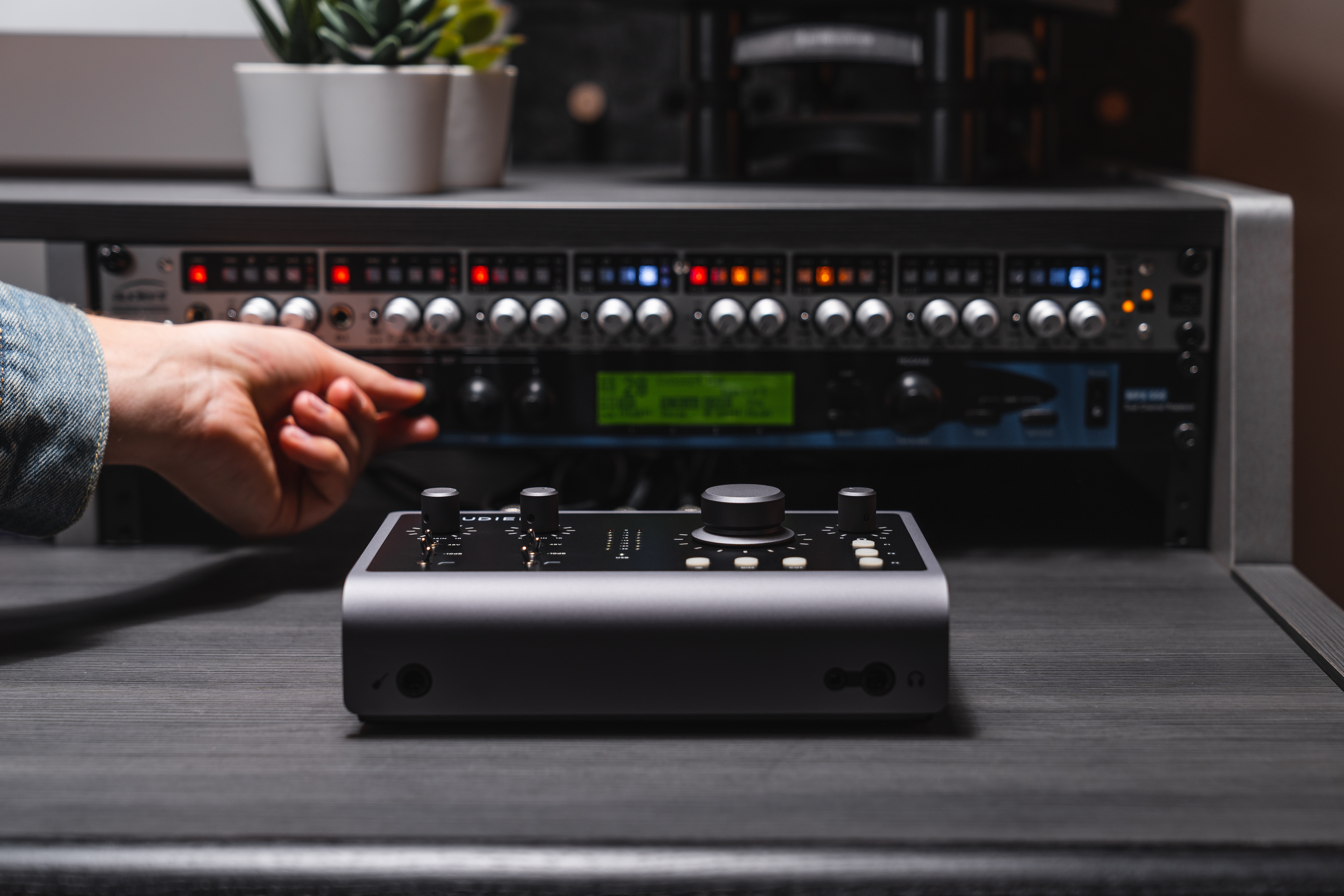 Using Hardware Outboard Gear With the ID24 – Audient Help Desk